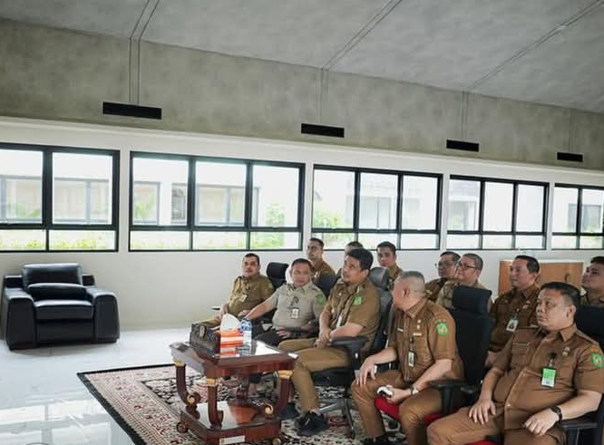 Peringatan Harkodia yang berlangsung di Gedung Merah Putih KPK, Jakarta, diikuti Wali Kota Medan Bobby Nasution melalui Zoom meeting di Rumah Wali Kota Medan Komplek Taman Setia Budi Indah (Foto/Istimewa/youbenews.com). Senin (9/12/2024)