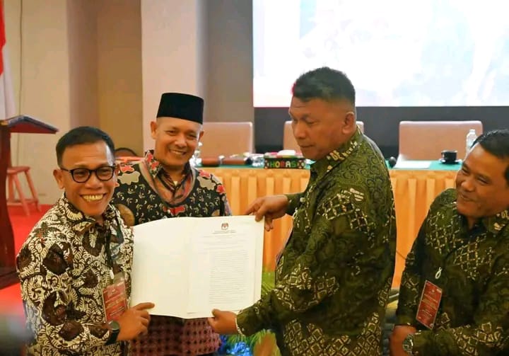 KPU Tapteng Gelar Rapat Penetapan Pasangan Calon Bupati dan Wakil Bupati Terpilih