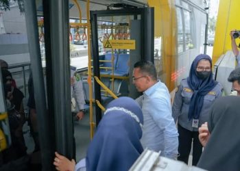 Terapkan One Day No Car, Wakil Wali Kota Medan Zakiyuddin Gunakan Bus Listrik