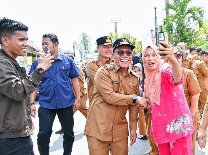 Masyarakat Sambut Kedatangan Bupati & Wakil Bupati Kabupaten Tapanuli Tengah