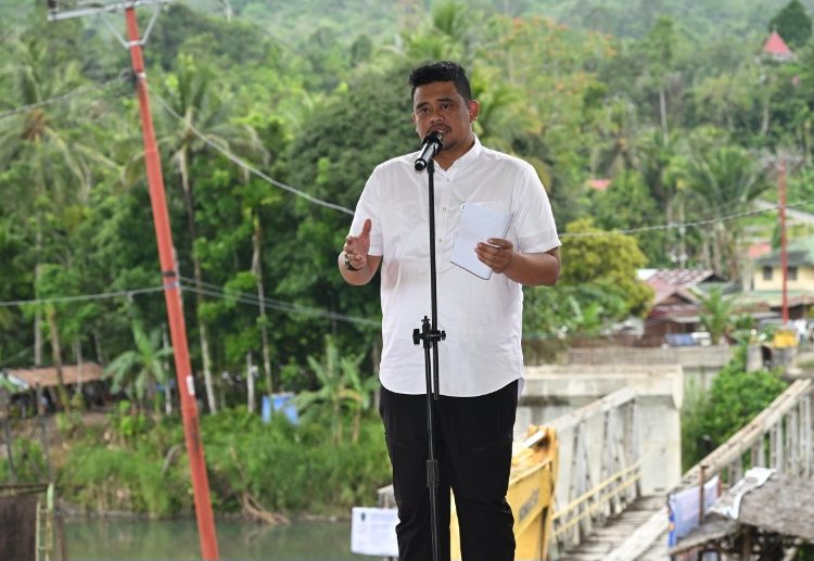 Gubernur Sumut Resmikan Groundbreaking Jembatan Idano Noyo di Nias Barat Bobby Nasution Targetkan Selesai Akhir Tahun, dan Bangun Jembatan Setara Jalan Nasional