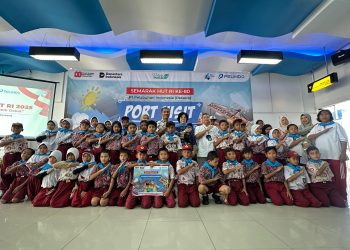 PELINDO REGIONAL 1 SAMBUT SEMARAK HUT RI KE-80 GELAR PORT VISIT UNTUK SISWA SD MELALUI PROGRAM TJSL