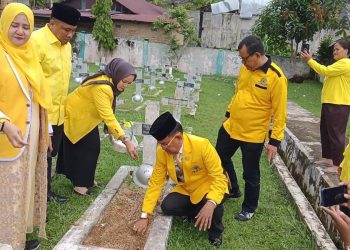 HUT Ke-61 Tahun : DPD Partai Golkar Sibolga Gelar Ziarah dan Tabur Bunga di Makam Pahlawan