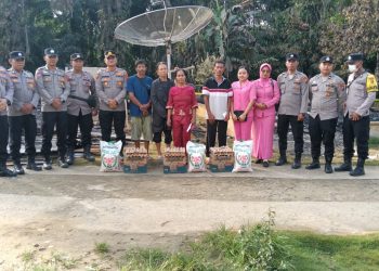 Polsek & Bhayangkari Manduamas Salurkan Bantuan Kepada Korban Kebakaran