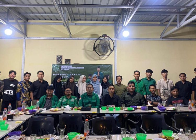 Pererat Silaturahmi, PC HIMMAH Deli Serdang Gelar Aksi Berbagi Takjil dan Buka Puasa Bersama