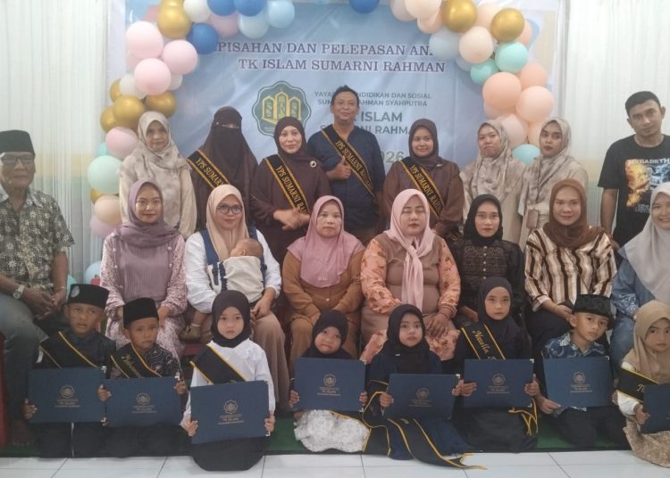 Langkah Kecil Menuju Masa Depan, TK Sumarni Rahman Wisuda Angkatan Pertama