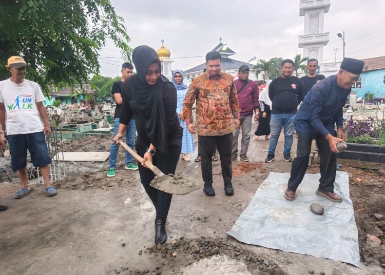 Dukung Pembangunan Rumah Ibadah, Lailatul Badri Hadiri Peletakan Batu Pertama Gapura Masjid Jamik