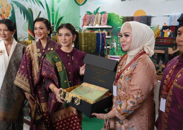 Dikunjungi Ibu Wapres Selvi Gibran, Produk Kriya Binaan PTPN IV PalmCo Curi Perhatian di Kriyanusa 2026