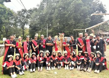 Mahasiswa KKN UINSU Desa Saitnihuta Raih Apresiasi, Gaun Karnaval Karya Mereka Dinobatkan sebagai Konsep Terbaik se- Kecamatan